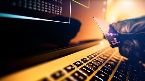 Criminal using stolen credit card to commit fraud
